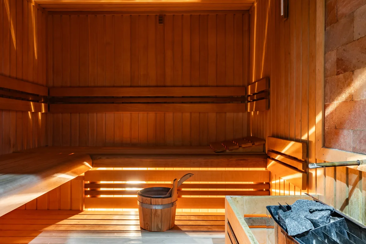 Finnische Sauna mit Holzbänken